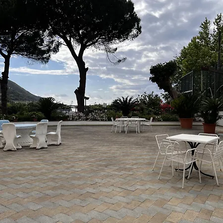 Alojamento de Acomodação e Pequeno-almoço Oasi Cuore Castellammare di Stabia